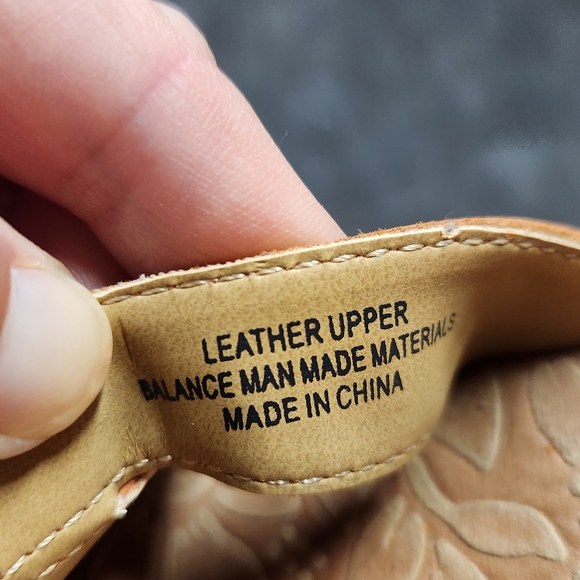 b.o.c. Women's Tan Floral Sandals - Picture 8 of 9